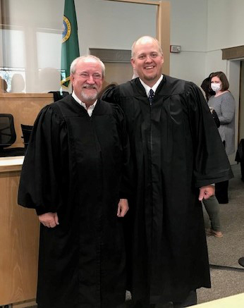 Gwinn is sworn in as Grant County District Court Judge East Washingtonian